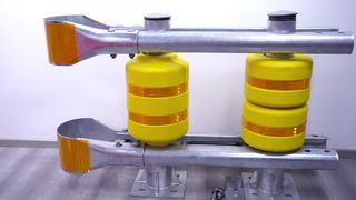 حاجز أمان الدرابزين على الطريق السريع W Beam