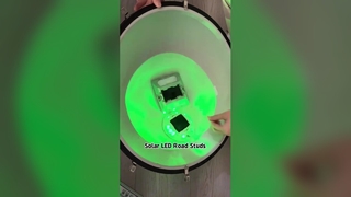 مسمار الطريق الشمسي يختبر السلامة الساطعة